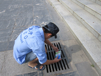 南寧市愛衛(wèi)辦常務(wù)副主任檢查創(chuàng)衛(wèi)示范點(diǎn)